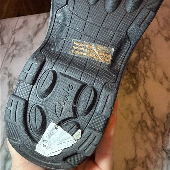 Clarks Black with Cream Faux Fur Winter Style Boots with NWOT SZ 9 - Picture 13 of 13